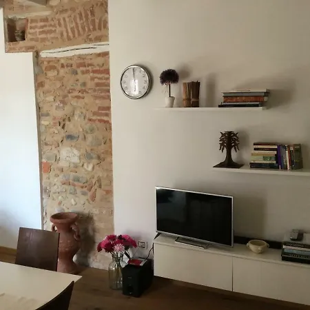Piccolo Palazzo 圣菲利斯·德尔·贝纳茨